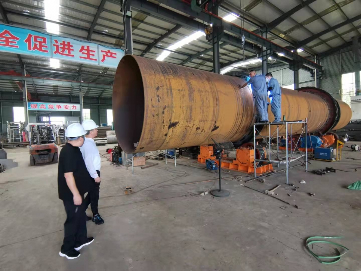 廈門程總前來(lái)公司考察活性炭生產(chǎn)、加工設(shè)備